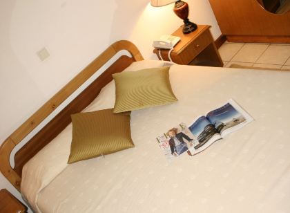 Sunshine Hotel