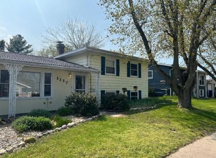 Beach house with Private Heated Pool, Jacuzzi, Firepit. Steps to beach and park.