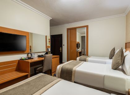 Golden Tulip Al Shakreen