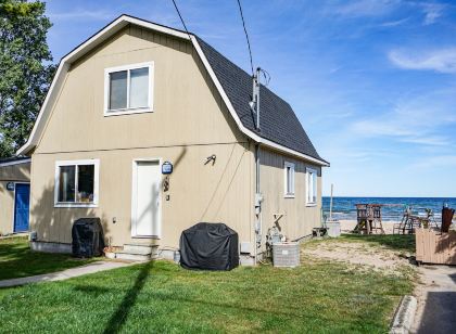 Beach Club of Oscoda - the Lakeshore Cottage