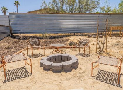 Private Hot Tub• Fire Pit and Stargazing •King Suite •5 Min Jtnp!