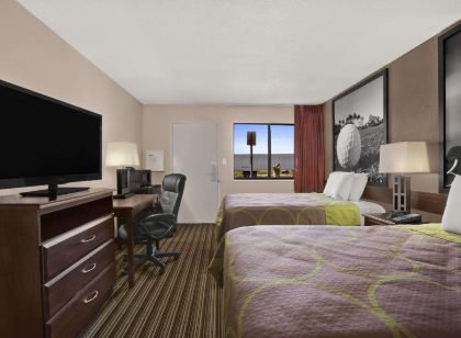 Super 8 by Wyndham Fort Myers