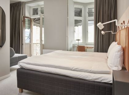 Moment Hotels