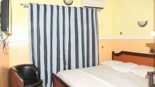 lifeline-hotel-and-suites