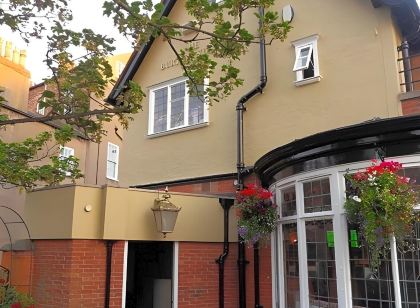 Burton Stone Inn - Parking on Site
