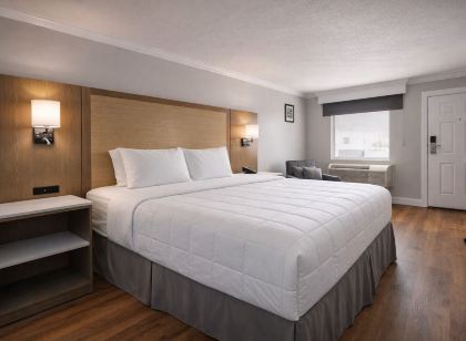 Destin Inn & Suites