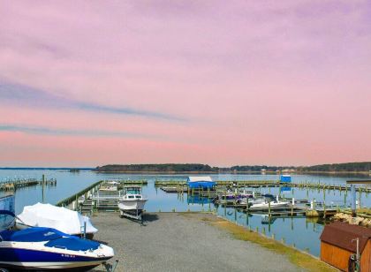 Bayfront Family Friendly 2BR on a Marina - Great Location & Beautiful Views!