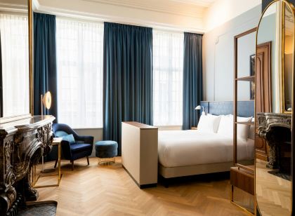 Sapphire House Antwerp, Autograph Collection