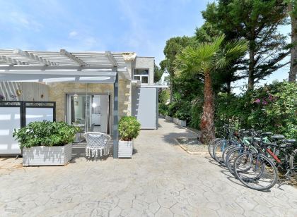 Alekos Luxury Suites Free 24h Transportation from - to Airport