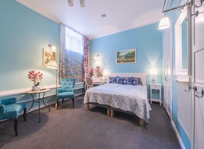 Station Self Check-in Apartments