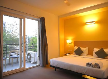 My one Hotel-Golf course Road