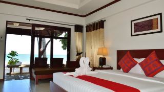 first-bungalow-beach-resort-koh-samui