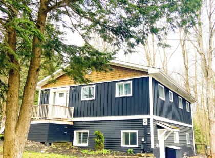 Spacious Private Comfort, EV Charger, Pet OK, Lg Fenced Backyard, Firepit, BBQ