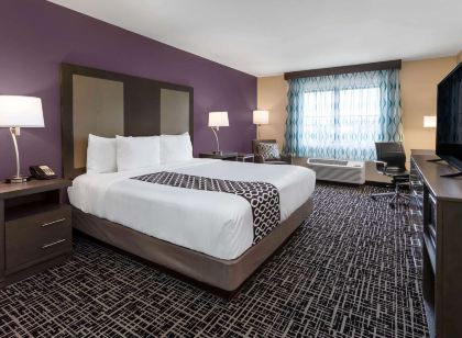 La Quinta Inn & Suites by Wyndham Wichita Airport