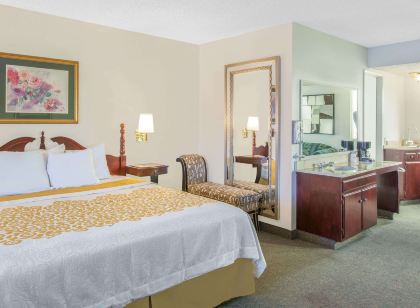 Days Inn by Wyndham Camarillo - Ventura