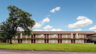 red-roof-inn-fort-worth-south