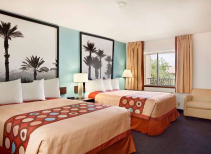 Super 8 by Wyndham Indio