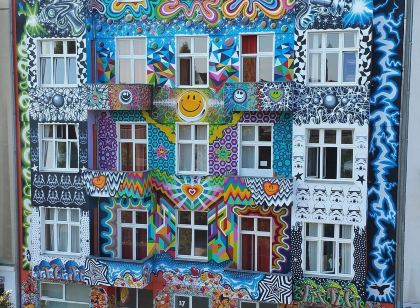 ハッピー ゴー ラッキー ホテル + ホステル