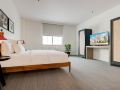 elwood-hotel-and-suites