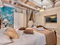 historic-plaza-varos-adults-only