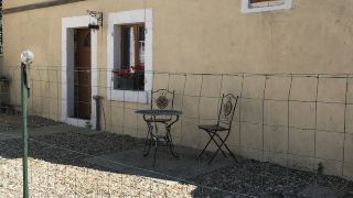 1-bedroom-tranquil-cottage-on-lake
