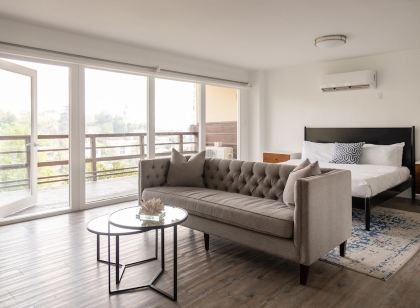 Hollywood Hills Hotel