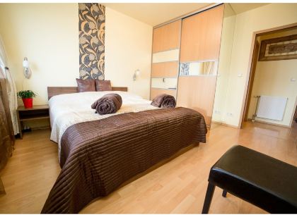 Arpad Bridge Apartments