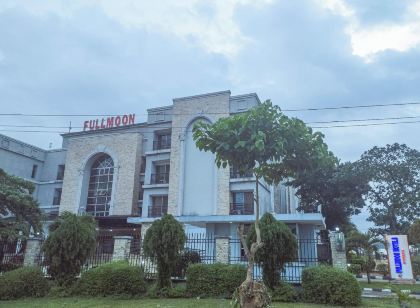 Full Moon Hotels