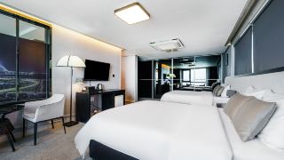 full-moon-hotel