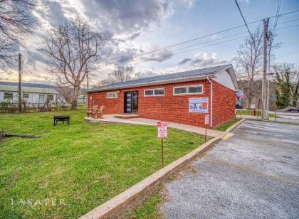 BrickHouse off the Square - Cozy 3 bedroom house