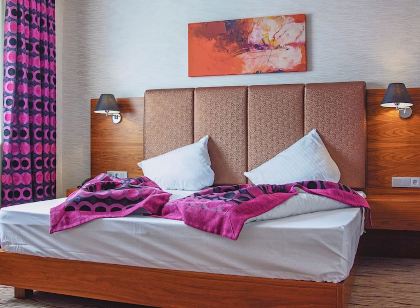Airport Global Hotel, Olive Inn