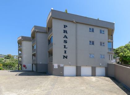 Sea View Holiday Apartment. Walk to the Beach. Exclusive use roof-top deck.