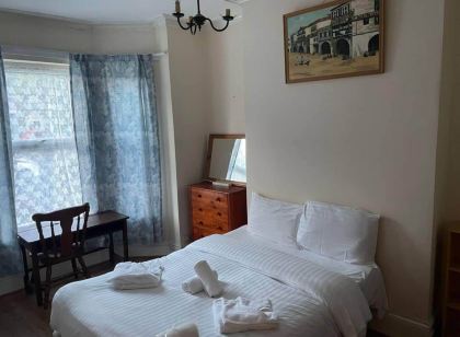 Homely 4-Bed House in Manchester