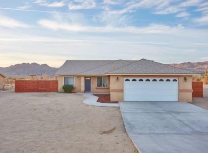The Joshua Oasis • Hot Tub • Pool • Desert Views