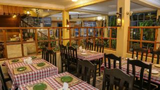 hotel-silver-oaks-inn