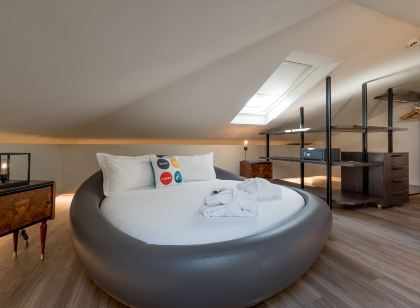 Up Hotel