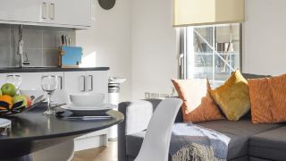 modern-apartments-in-bayswater-central-london-free-wifi-and-aircon-by-city-stay-london