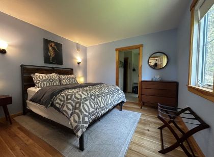 Modern Woodland Privacy with Ocean, Trails, and Lobster All in Walking Distance.