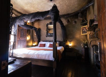 Hocus Pocus Tiny Hotel
