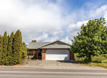 River Ranch 2 Bedroom Home by RedAwning