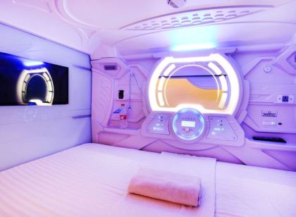 Tab Capsule Hotel - Kayoon Surabaya