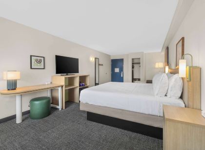 Spark by Hilton Bakersfield Central