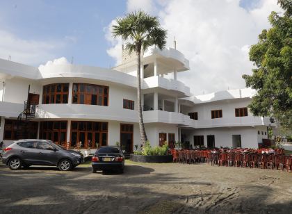 Amis Hotel & Restaurant