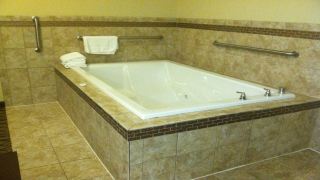 holiday-inn-express-and-suites-belle-vernon