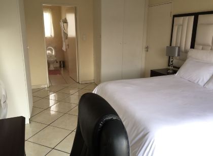 Tntee Apartments
