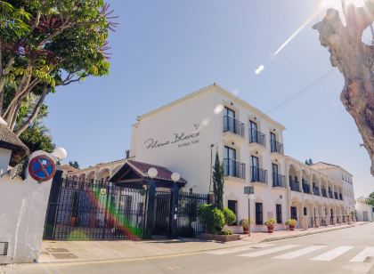 Paloma Blanca Boutique Hotel