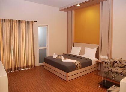 Vihal Estancia Holiday Inn