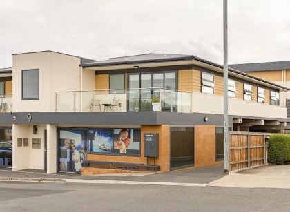 Kangaroo Bay Apartments