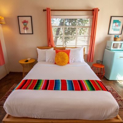 Deluxe Single Room, 1 Queen Bed, Courtyard View, Courtyard Area Deluxe Single Room, 1 Queen Bed, Courtyard View, Courtyard Area Antelope Lodge Promo Code