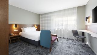 holiday-inn-express-sydney-airport-an-ihg-hotel